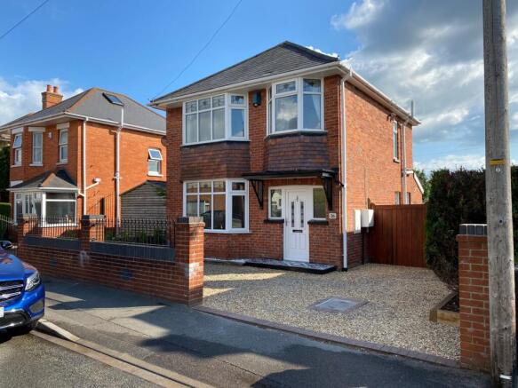 3 bed property, in Gorsecliff Road, £495,000