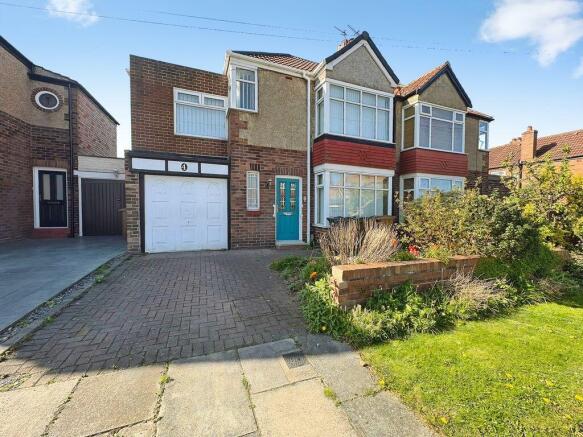 4 bed property, in Marina Drive, £300,000