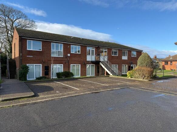 2 bed property, in Silfield Gardens, £130,000