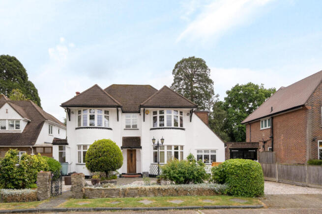 4 bed property, in Den Close, £1,150,000