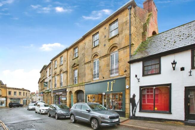 2 bed property, in Market Square, £95,000