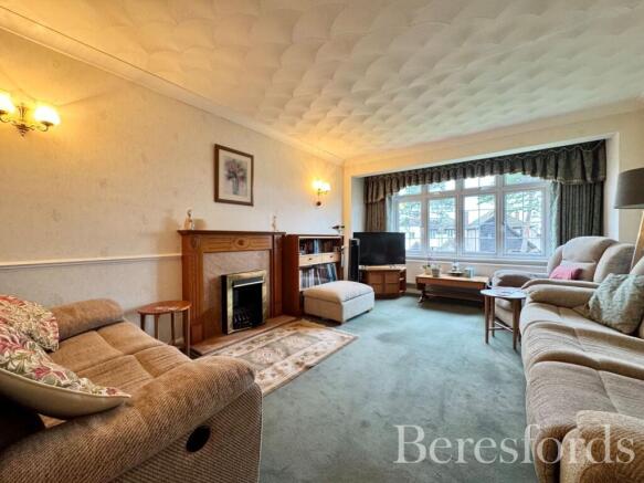 2 bed property, in Nelmes Way, £300,000