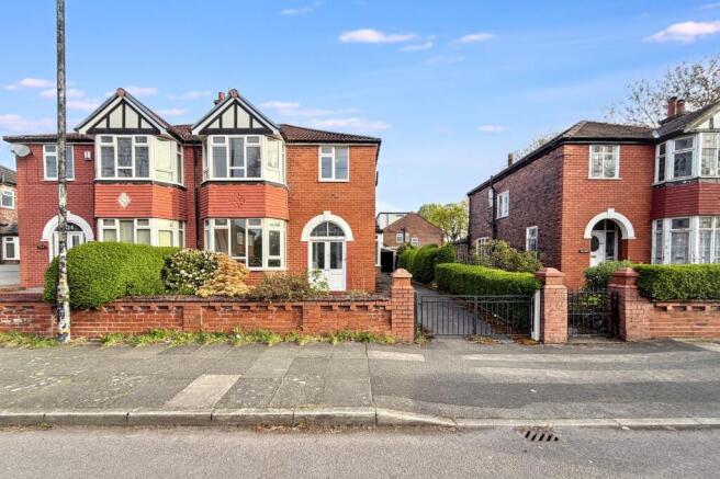 3 bed property, in Kings Road, £330,000