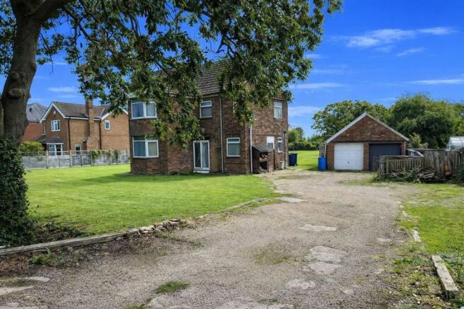 3 bed property, in Great Coates Road, £450,000