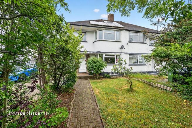 3 bed property, in Barnfield, £650,000