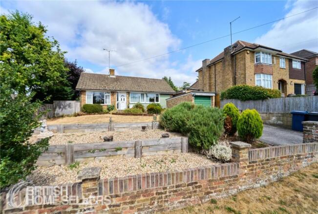 4 bed property, in Hawthorn Way, £665,000