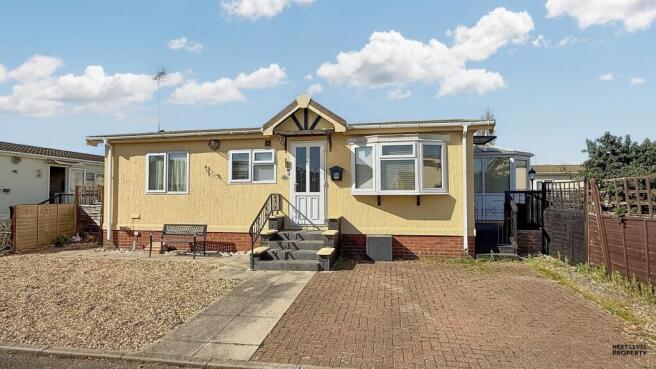 2 bed property, in Osborne Road, £110,000