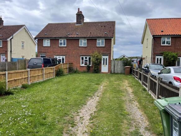 3 bed property, in 83 Stalham Road, £100,000