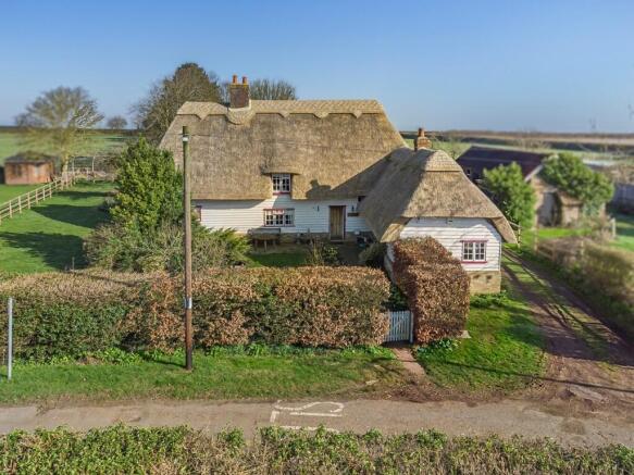 4 bed property, in North Farm, £700,000