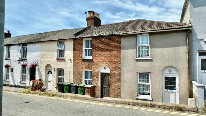 2 bed property, in Middle Road, £199,950
