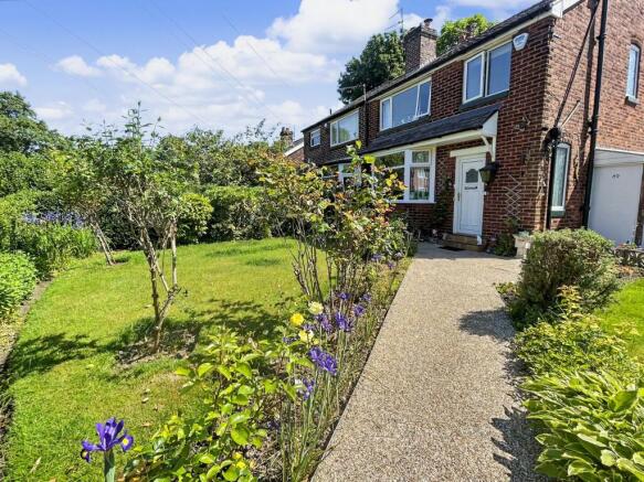 3 bed property, in Ostrich Lane, £300,000