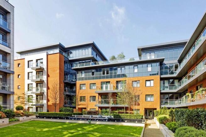1 bed property, in Chartfield Avenue, £520,000