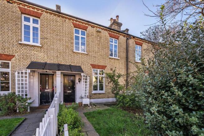 2 bed property, in Imperial Square, £875,000