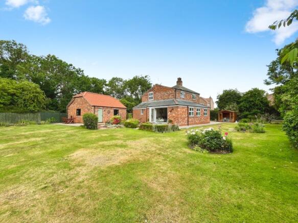 5 bed property, in Station Road, £525,000