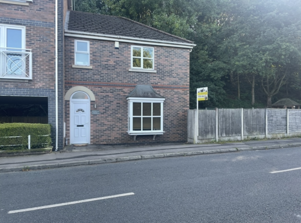 2 bed property, in Thelwall, £214,995
