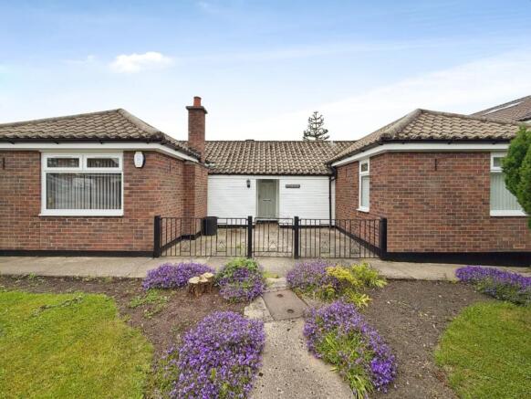 2 bed property, in East Street, £240,000