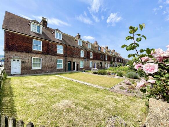 3 bed property, in Eastbridge Road, £294,950
