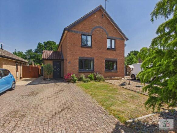 2 bed property, in Burgess Place, £270,000