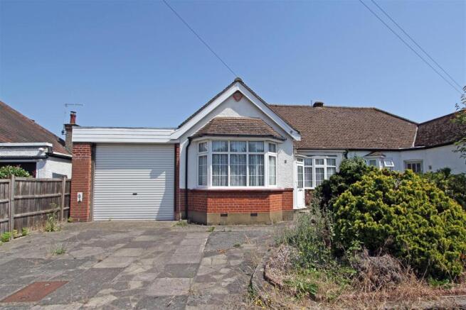 3 bed property, in The Meadway, £575,000
