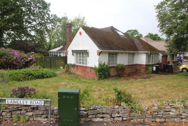 4 bed property, in Woodhayes Avenue, £675,000