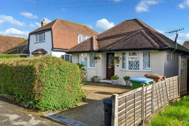 2 bed property, in Brazwick Avenue, £260,000