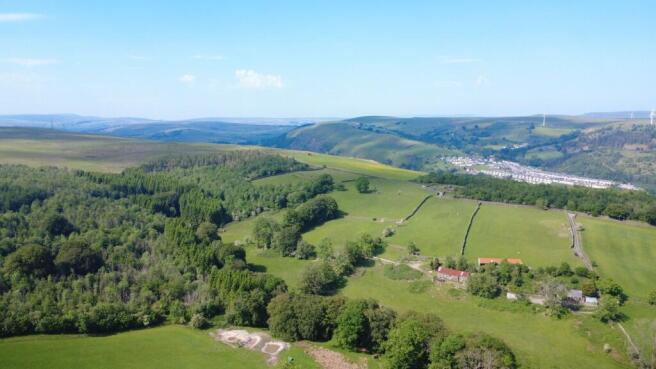 3 bed property, in Tyr-Capel Farm, £550,000