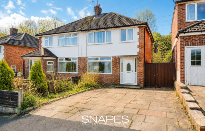 3 bed property, in Alderdale Road, £335,000