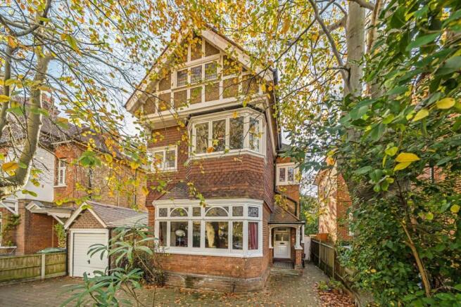 6 bed property, in St. Andrews Square, £1,595,000