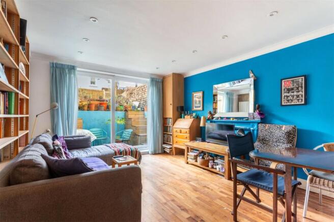 1 bed property, in St James's Street, £250,000