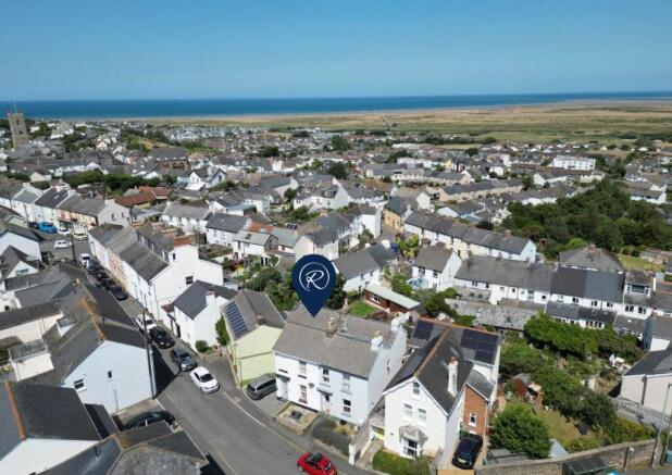 4 bed property, in Cross Street, £399,950
