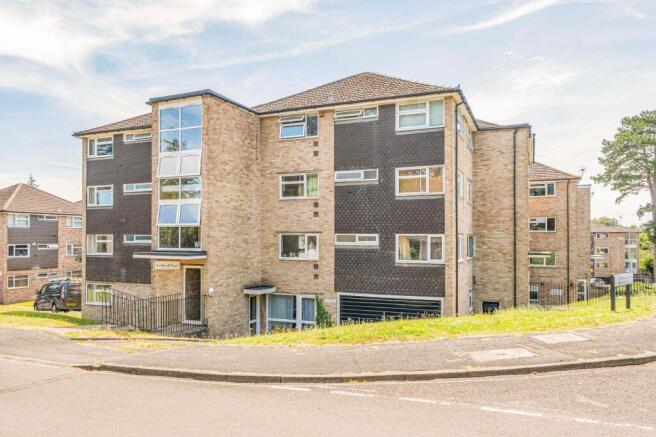 2 bed property, in Northlands Drive, £225,000