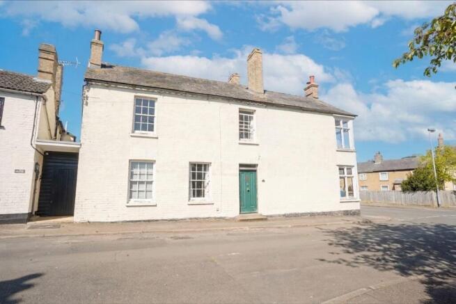 5 bed property, in Cage Lane, £375,000