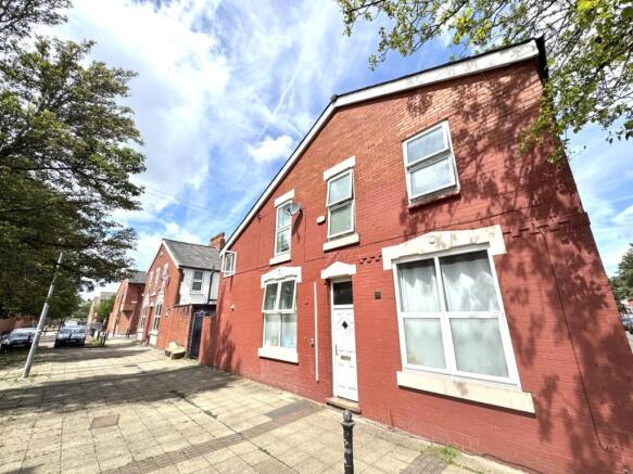 4 bed property, in Langham Road, £250,000