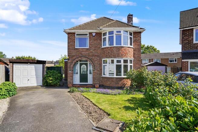 3 bed property, in Forester Close, £350,000