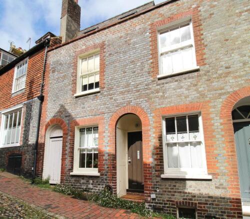 2 bed property, in Keere Street, £525,000