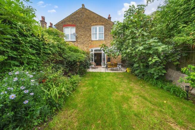 4 bed property, in Wyatt Park Road, £1,100,000