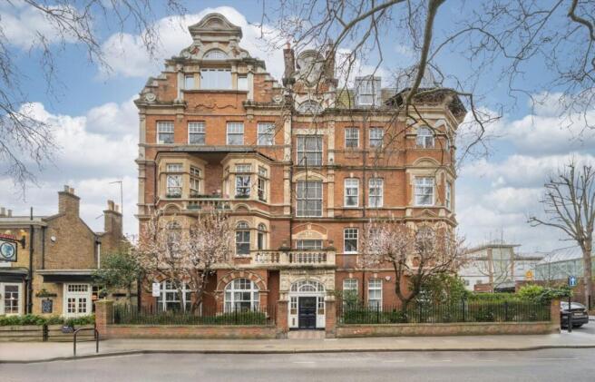 5 bed property, in Brook Green, £1,175,000