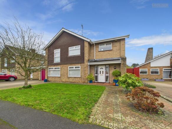 5 bed property, in Glamis Gardens, £600,000