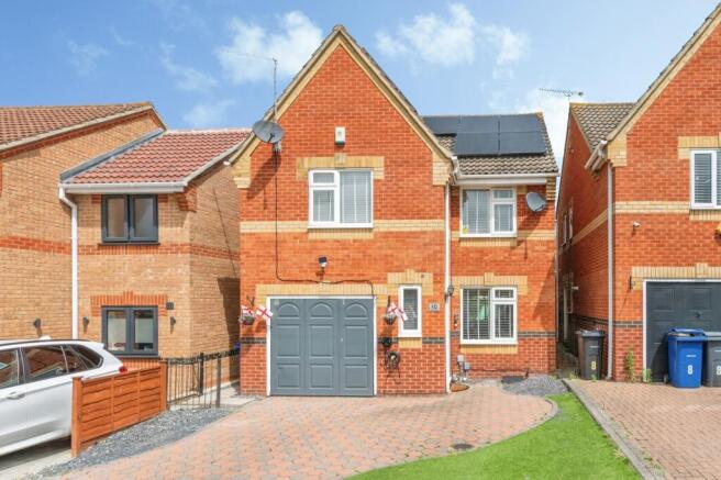 3 bed property, in Douglas Close, £495,000