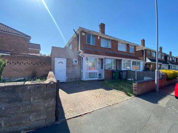 4 bed property, in Leacroft Grove, £240,000
