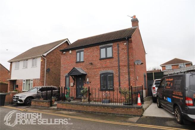 2 bed property, in Beech Lane, £255,000