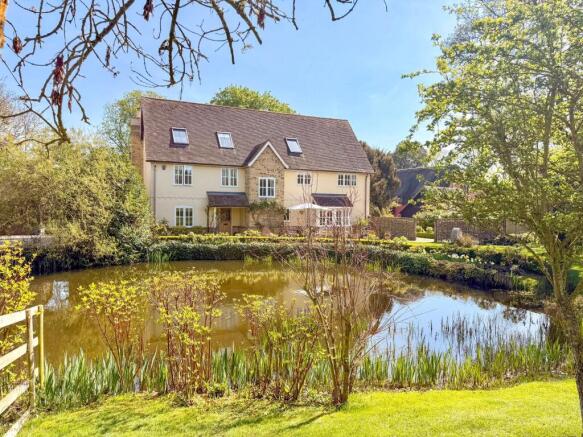 5 bed property, in Dove House Wood, £1,500,000