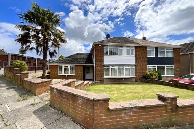 4 bed property, in Spinneyfield, £365,000