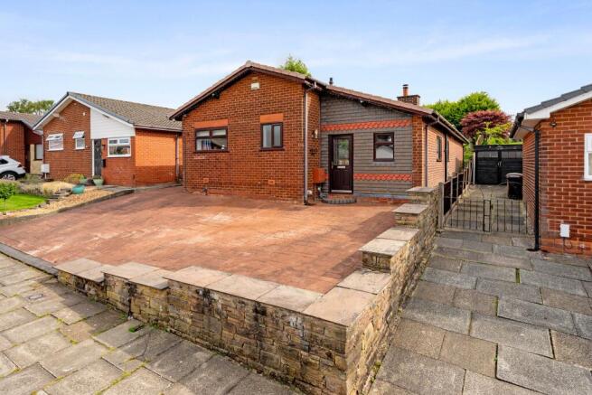 3 bed property, in Staveley Avenue, £325,000