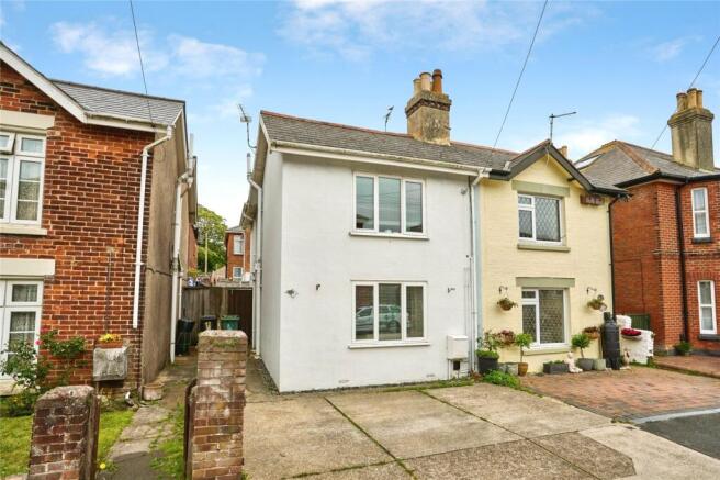 3 bed property, in Newcomen Road, £240,000
