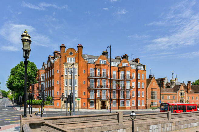 3 bed property, in Cheyne Walk, £2,500,000