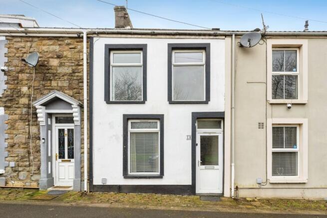 2 bed property, in Hamilton Street, £95,000