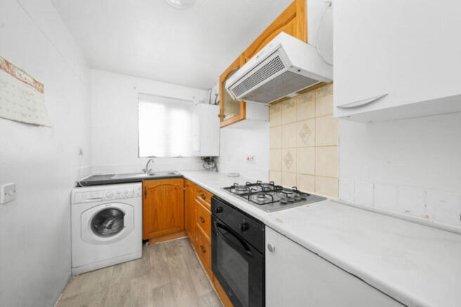 2 bed property, in Nuthatch Gardens, £340,000