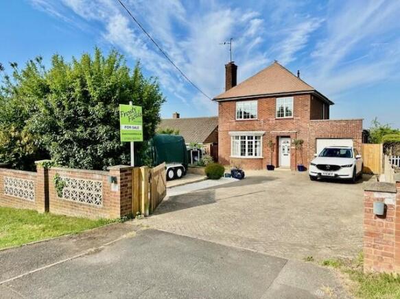 3 bed property, in London Road, £495,000