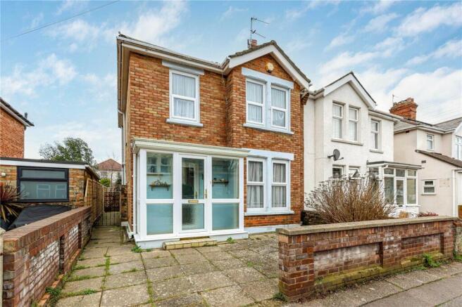 3 bed property, in Malmesbury Park Road, £325,000